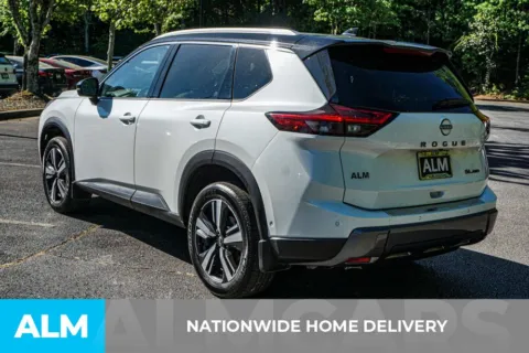 More photos of 2024 Nissan Rogue SL at ALM Roswell, GA