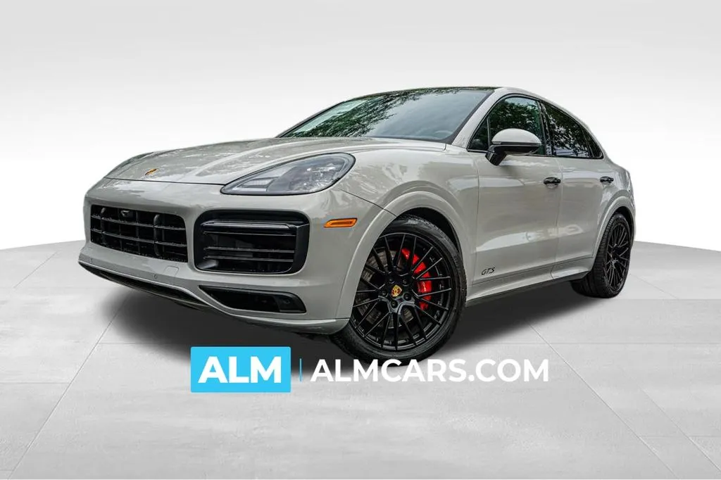 2022 Porsche Cayenne GTS's photo