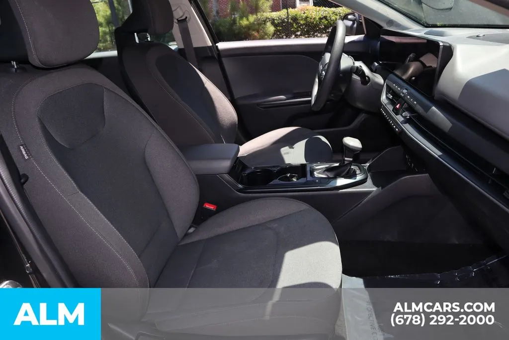 2025 Kia K4 LXS - Photo 26