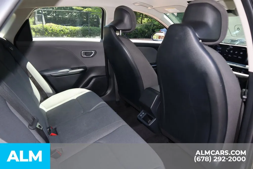 2025 Kia K4 LXS - Photo 21