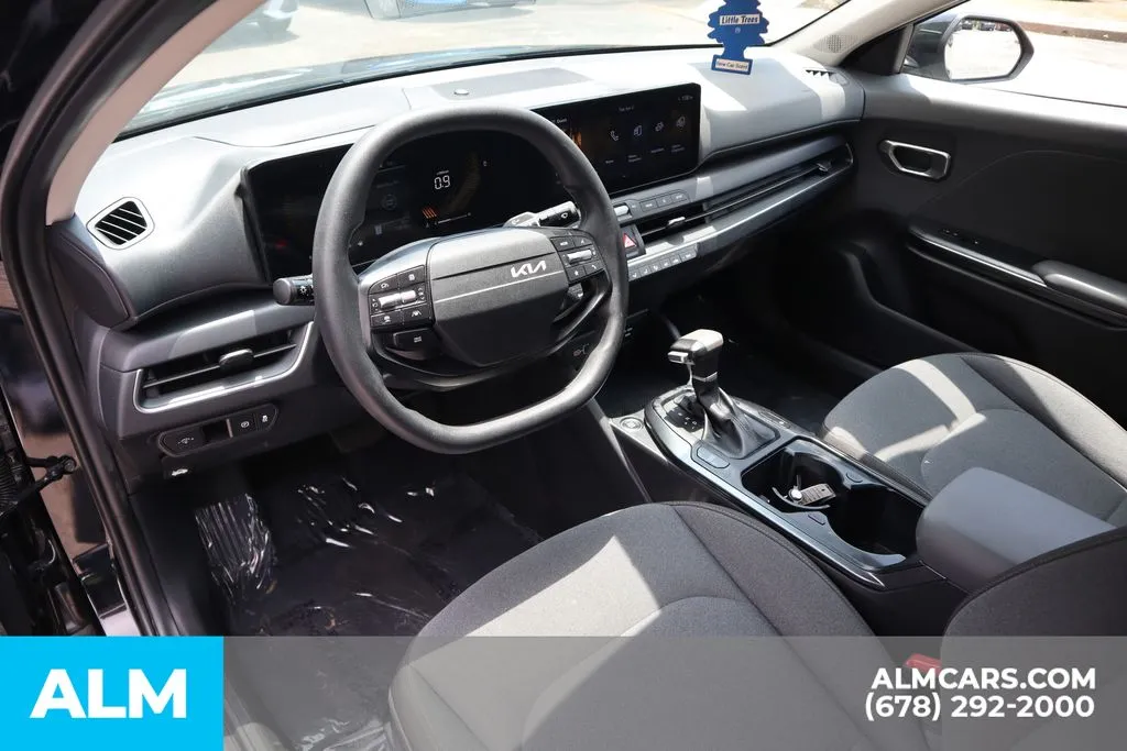 2025 Kia K4 LXS - Photo 10
