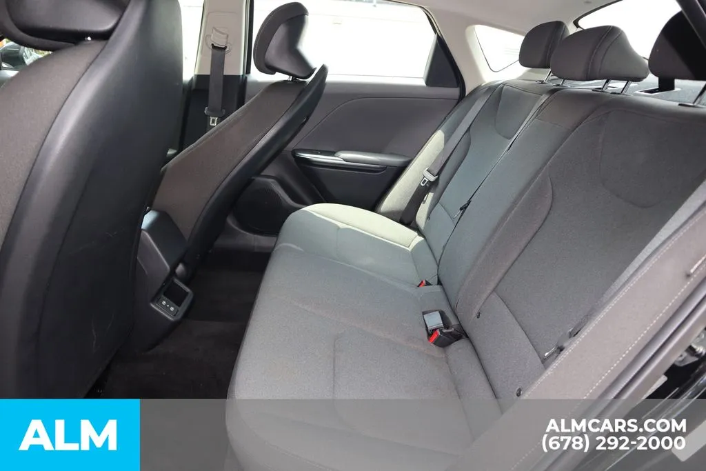 2025 Kia K4 LXS - Photo 17