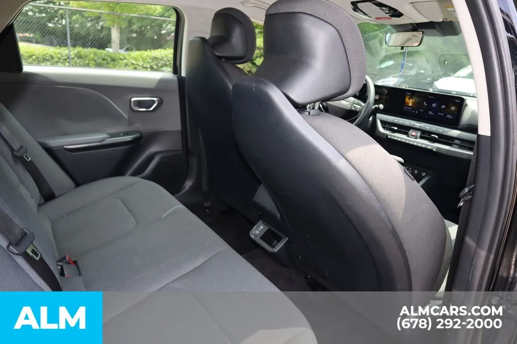 2025 Kia K4 LXS - Photo 22