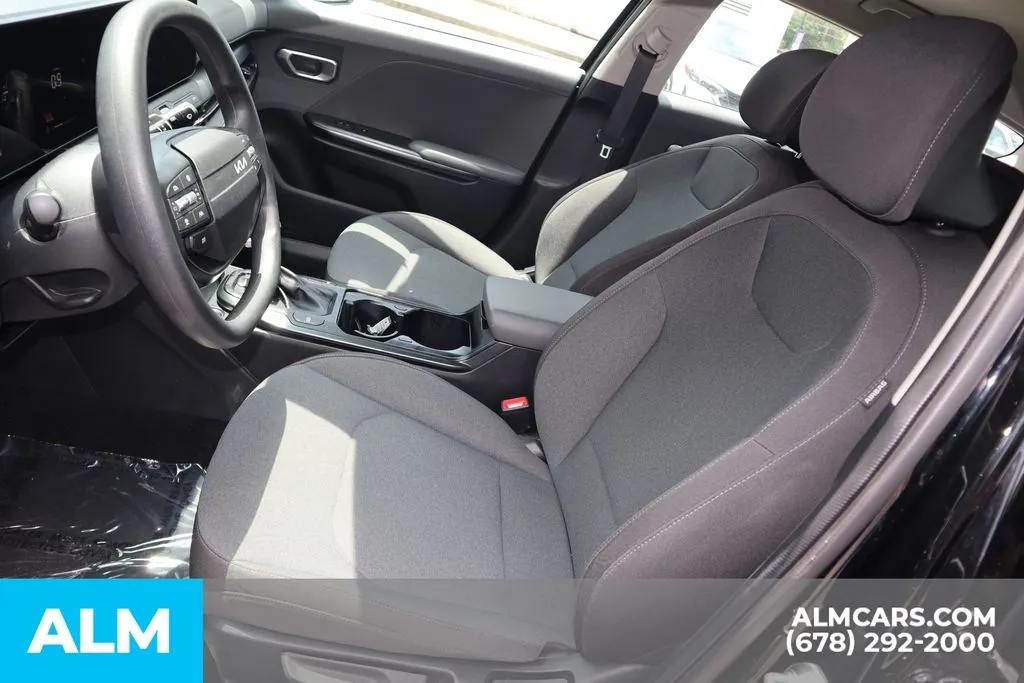 2025 Kia K4 LXS - Photo 11