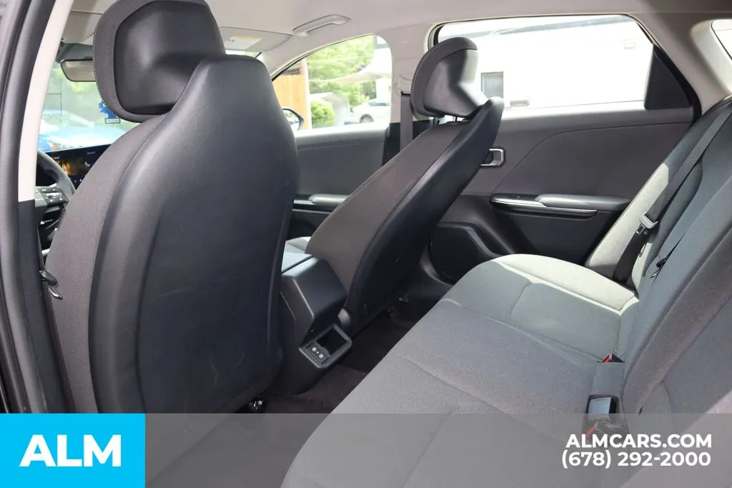 2025 Kia K4 LXS - Photo 18