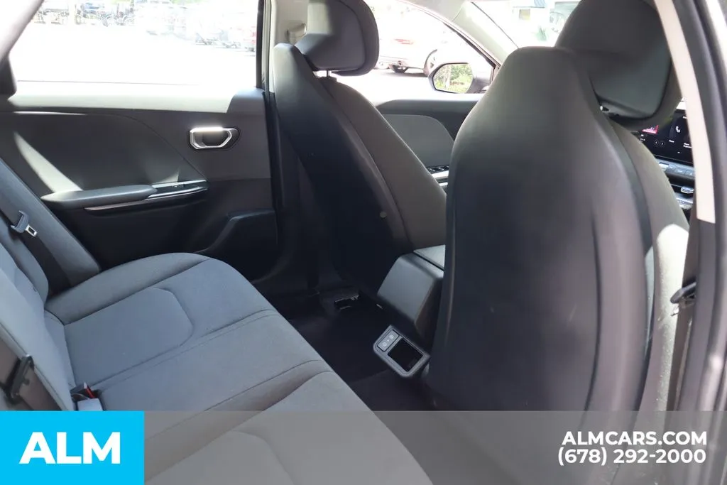 2025 Kia K4 LXS - Photo 21