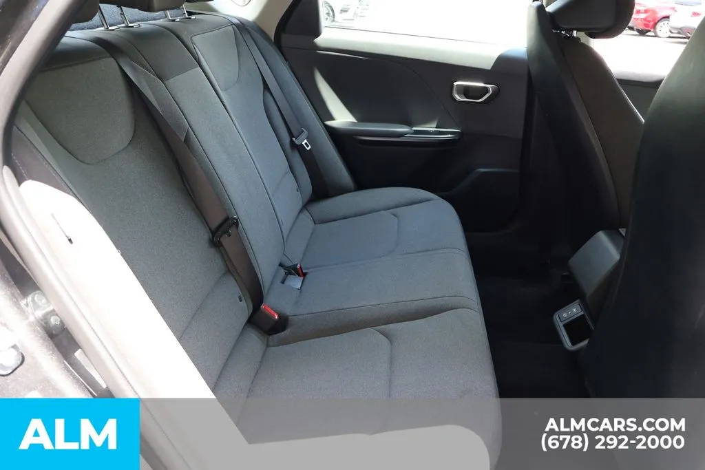 2025 Kia K4 LXS - Photo 20