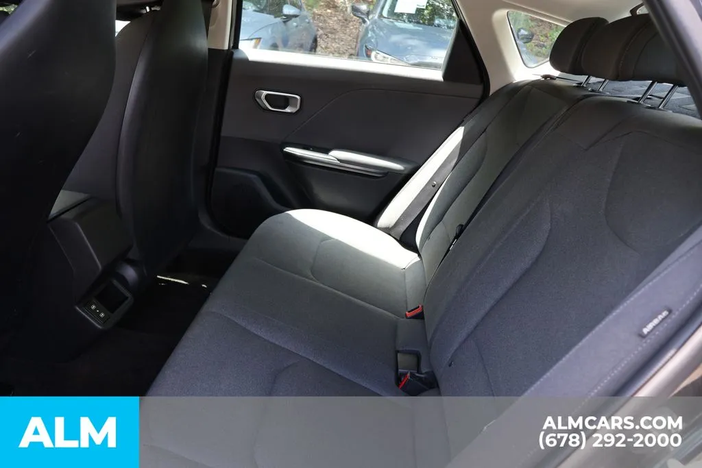2025 Kia K4 LXS - Photo 16
