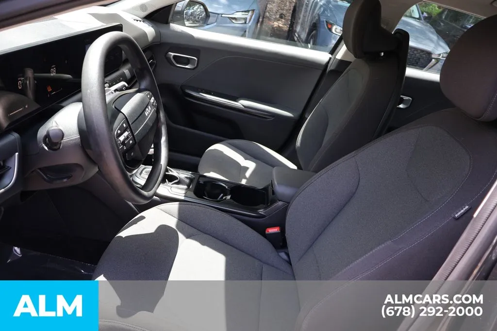 2025 Kia K4 LXS - Photo 10