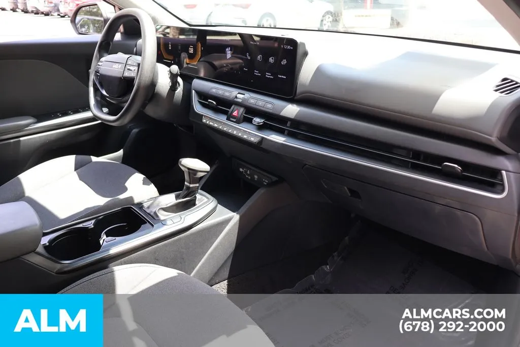 2025 Kia K4 LXS - Photo 26