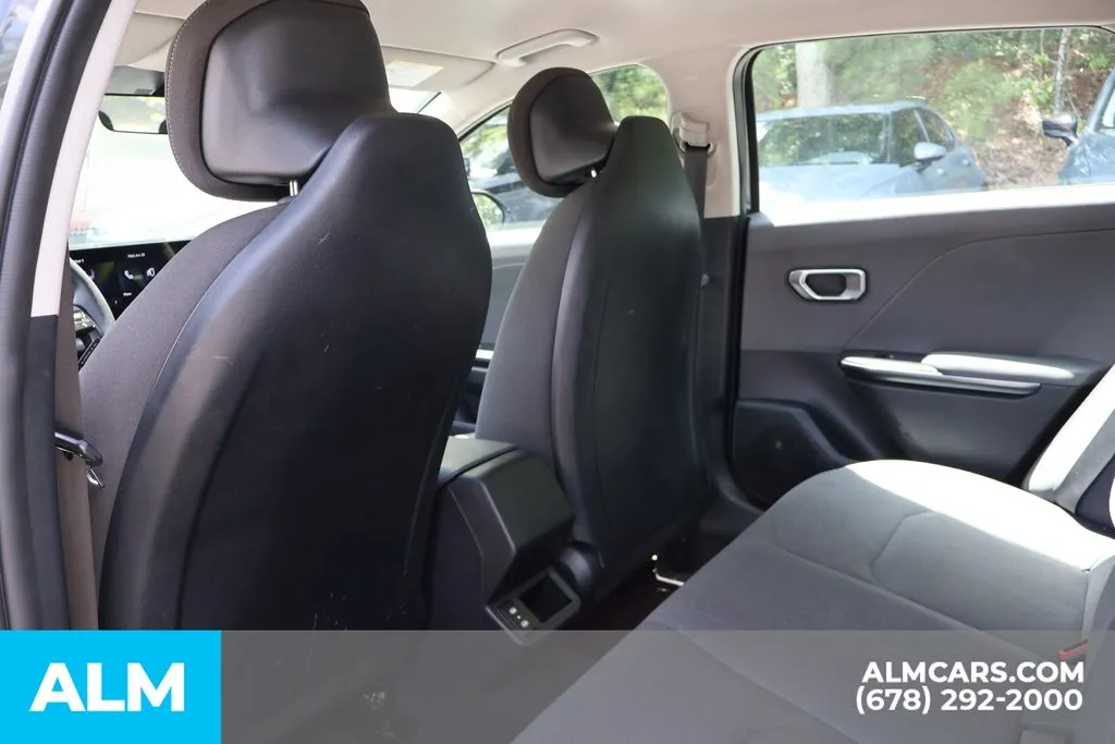 2025 Kia K4 LXS - Photo 17