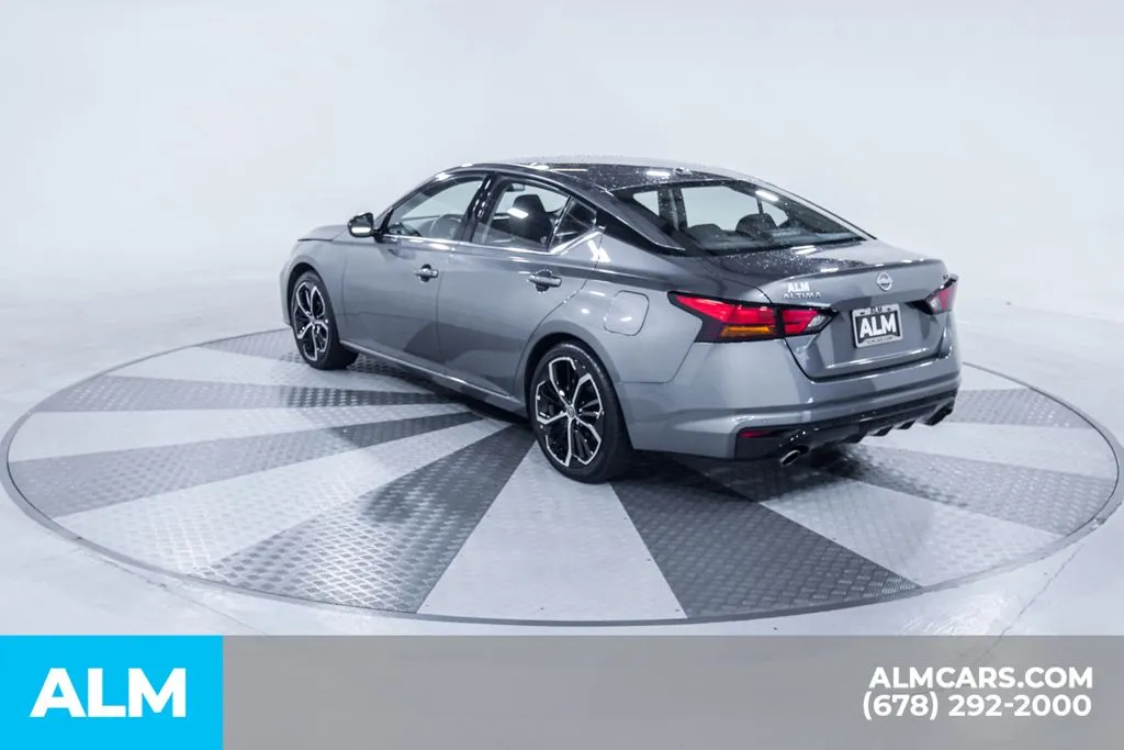 2025 Nissan Altima SR - Photo 11