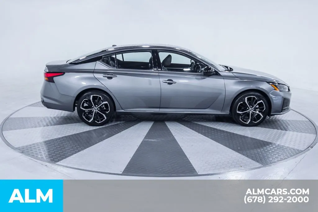 2025 Nissan Altima SR - Photo 16