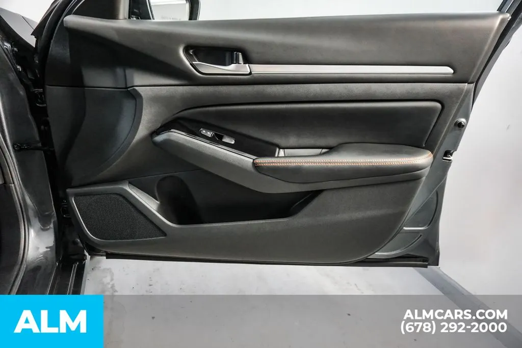2025 Nissan Altima SR - Photo 48