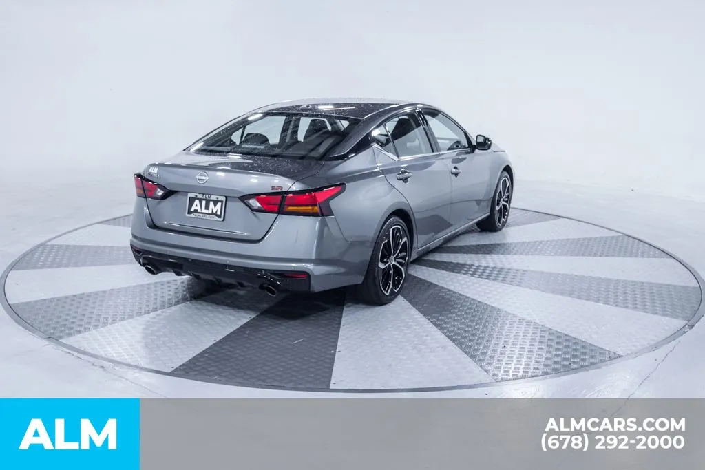 2025 Nissan Altima SR - Photo 14