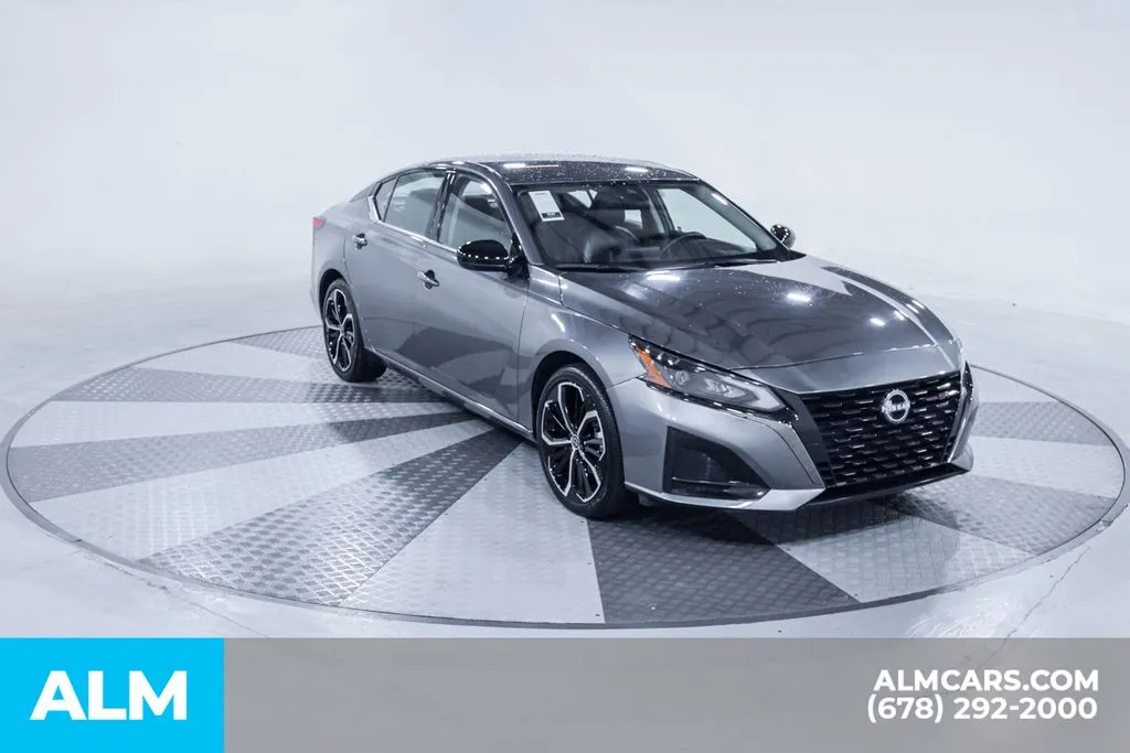 2025 Nissan Altima SR - Photo 18