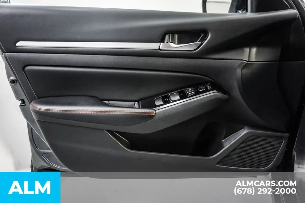 2025 Nissan Altima SR - Photo 52
