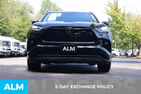 More photos of 2025 Toyota Highlander Hybrid XLE at ALM Roswell, GA