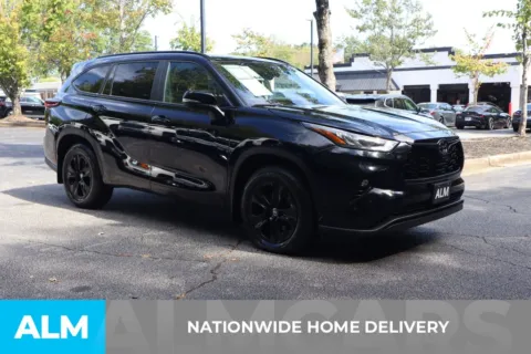 More photos of 2025 Toyota Highlander Hybrid XLE at ALM Roswell, GA