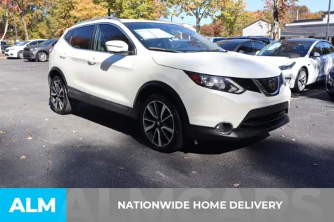 More photos of 2019 Nissan Rogue Sport SL at ALM Roswell, GA