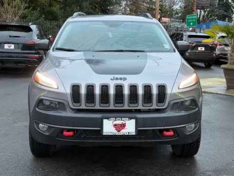 Photos of 2018 Jeep Cherokee Trailhawk for sale in Lakewood, WA at 9999 Auto Center