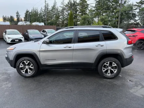 More photos of 2018 Jeep Cherokee Trailhawk at 9999 Auto Center, WA