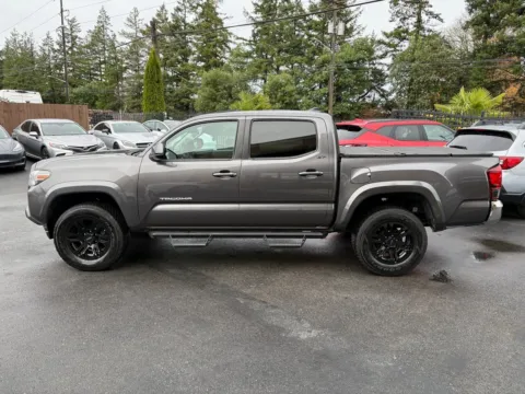 More photos of 2018 Toyota Tacoma SR5 at 9999 Auto Center, WA