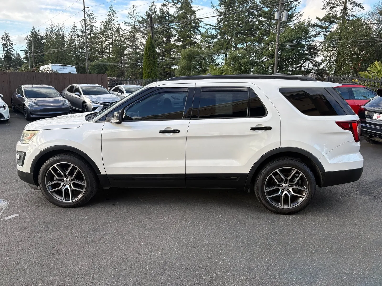 2016 Ford Explorer Sport photo 2