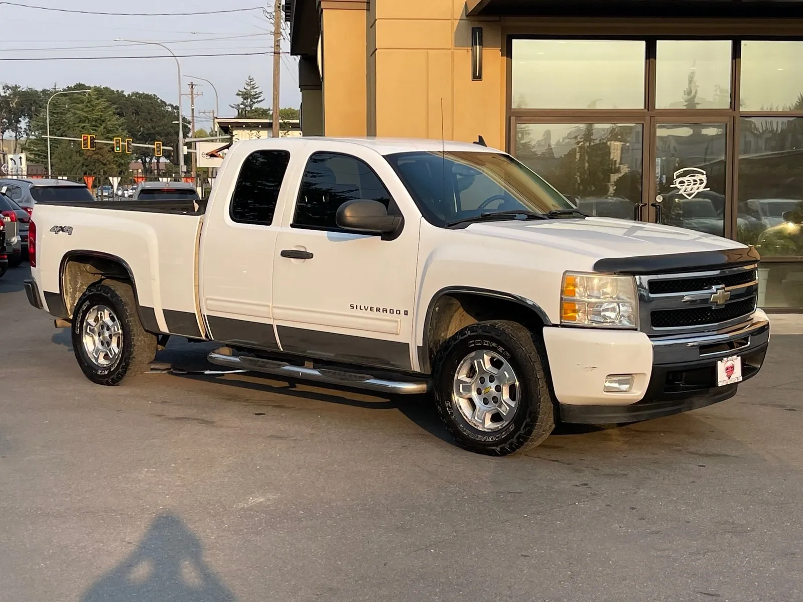 White 2009 Chevrolet Silverado 1500 LT for sale in Lakewood, WA