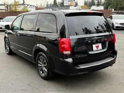 More photos of 2017 Dodge Grand Caravan SXT at 9999 Auto Center, WA