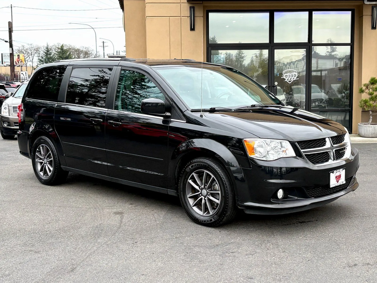 Black 2017 Dodge Grand Caravan SXT for sale in Lakewood, WA