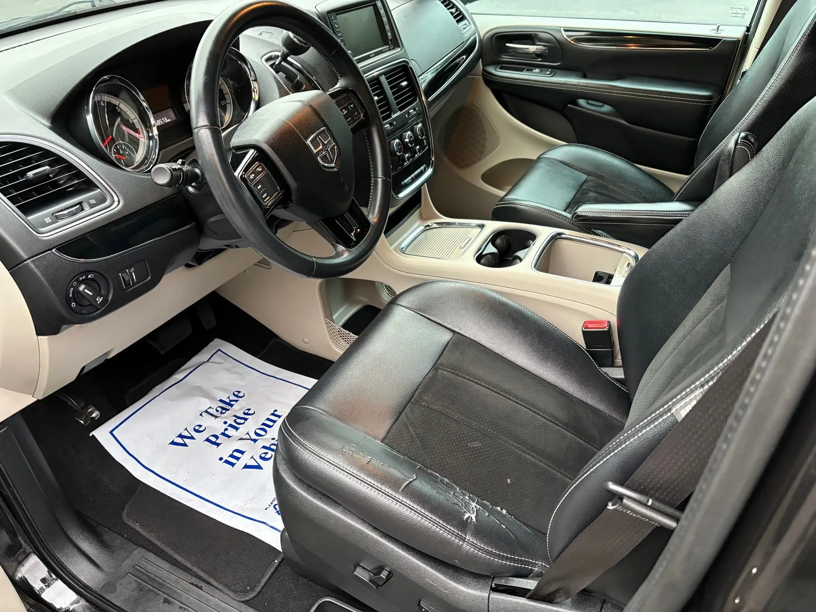 2017 Dodge Grand Caravan SXT photo 4