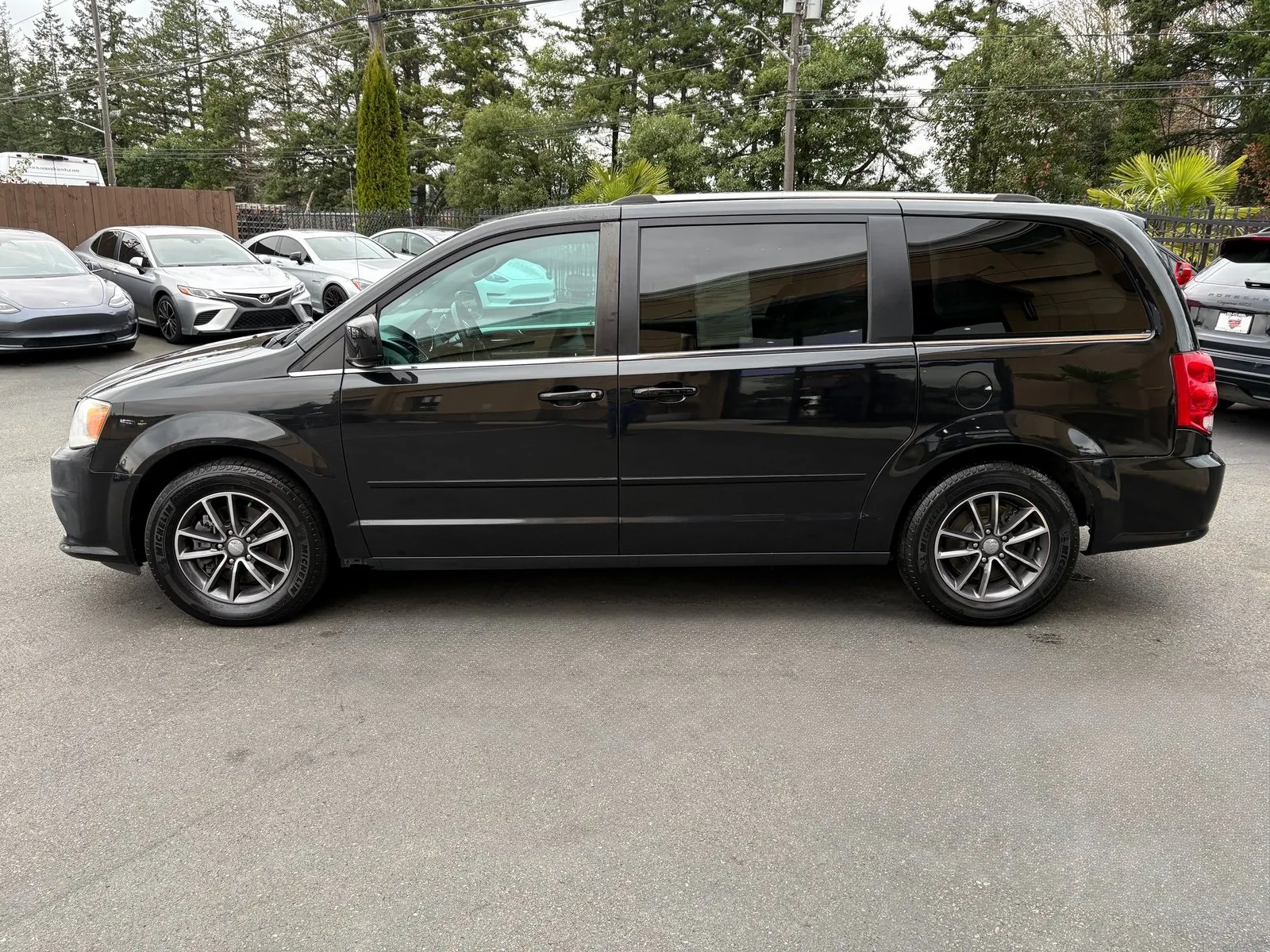 2017 Dodge Grand Caravan SXT photo 2