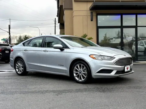 Silver 2017 Ford Fusion Hybrid SE for sale in Lakewood, WA