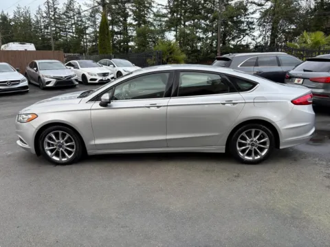 More photos of 2017 Ford Fusion Hybrid SE at 9999 Auto Center, WA