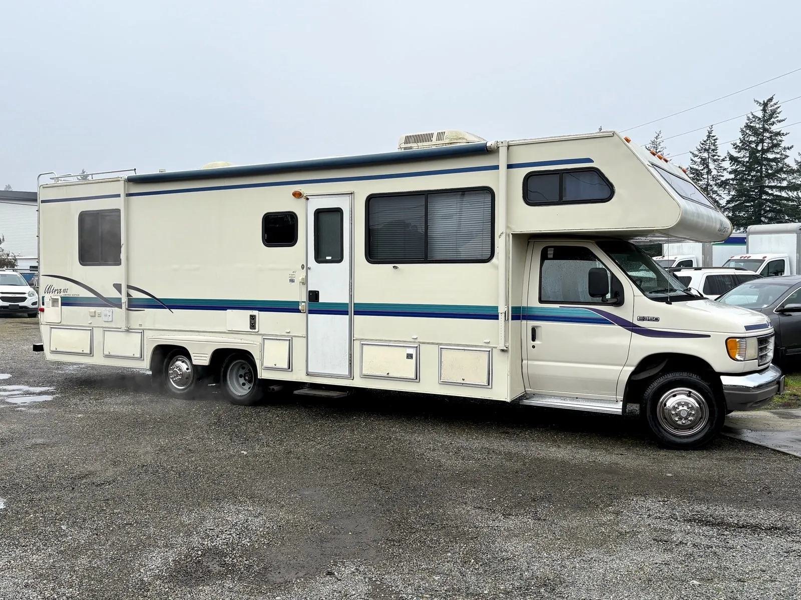 White 1995 Ford E-350SD RV | Motorhome for sale in Lakewood, WA
