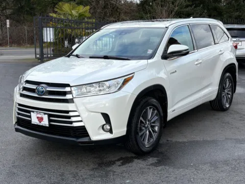 Another view of 2017 Toyota Highlander Hybrid XLE for sale in Lakewood, WA at 9999 Auto Center