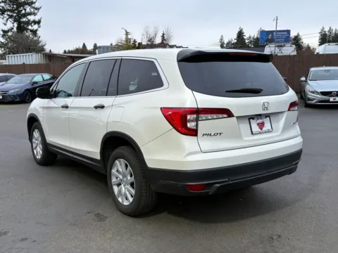 More photos of 2019 Honda Pilot LX at 9999 Auto Center, WA