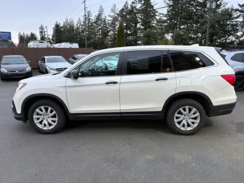 More photos of 2019 Honda Pilot LX at 9999 Auto Center, WA