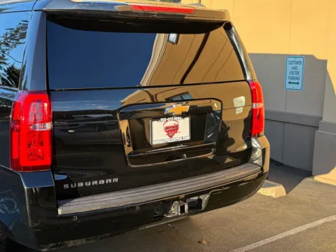 More photos of 2018 Chevrolet Suburban LT at 9999 Auto Center, WA
