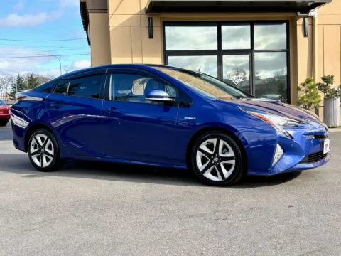Blue 2016 Toyota Prius Four for sale in Lakewood, WA