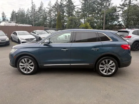 More photos of 2016 Lincoln MKX Reserve at 9999 Auto Center, WA