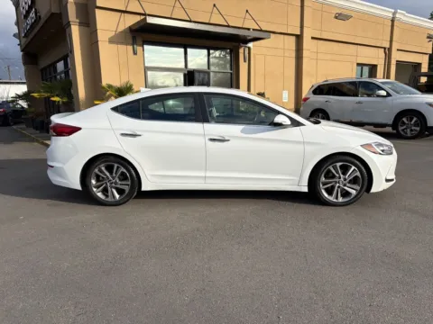 More photos of 2017 Hyundai Elantra Limited at 9999 Auto Center, WA
