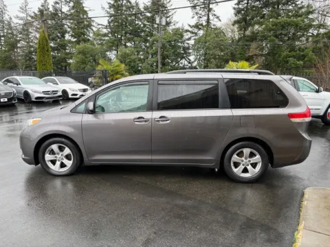 More photos of 2013 Toyota Sienna LE at 9999 Auto Center, WA