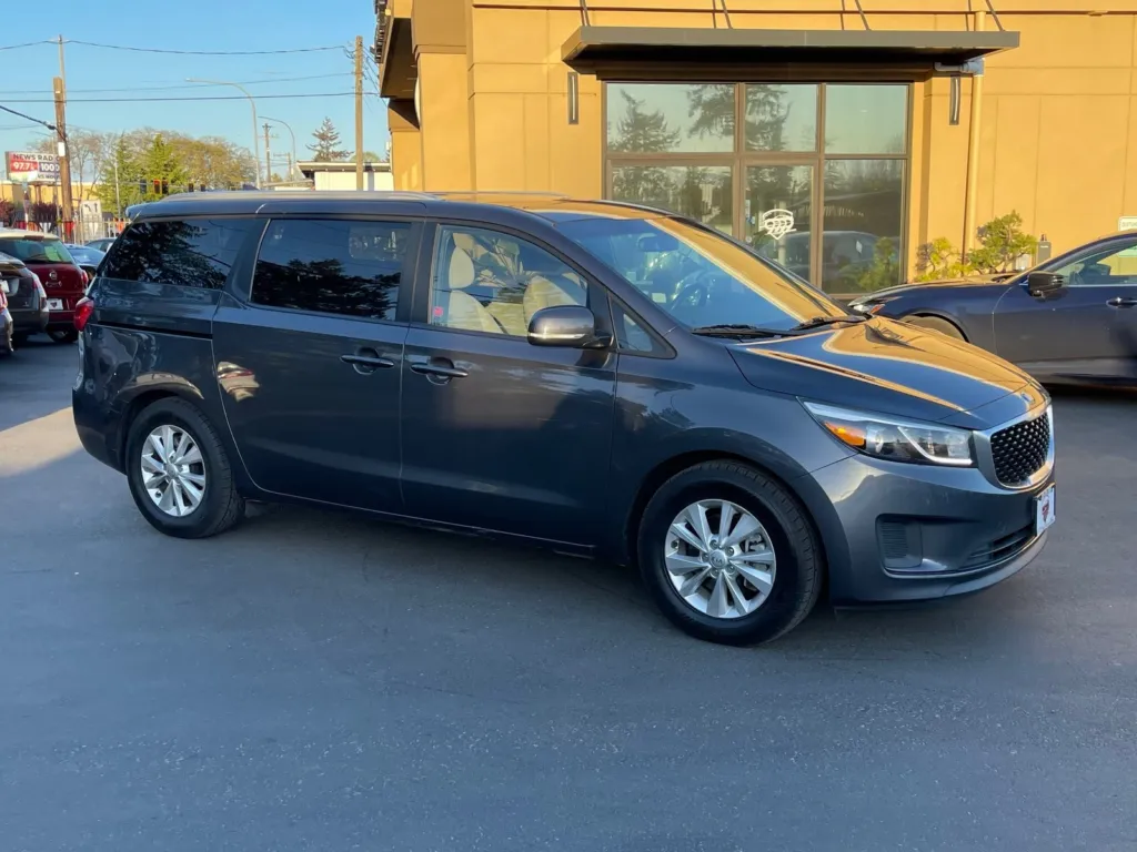 Used 2016 Kia Sedona LX for sale in Lakewood, WA at 9999 Auto