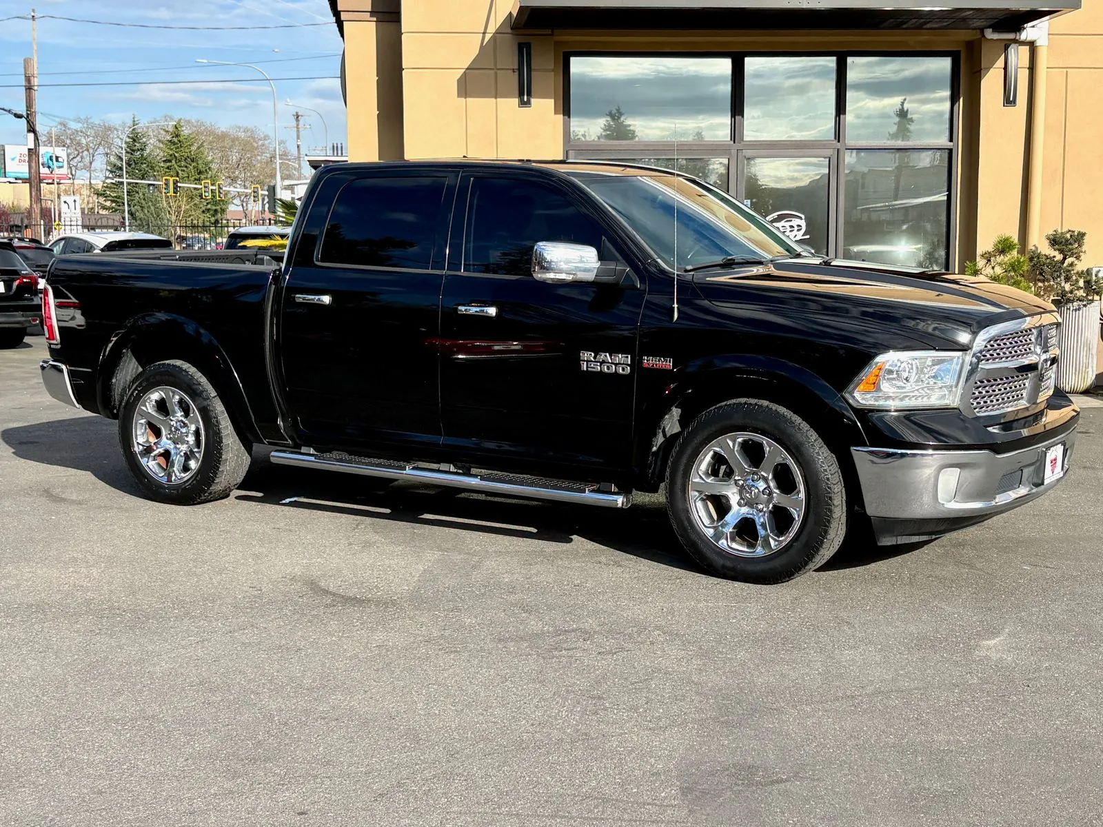Black 2014 Ram 1500 Laramie for sale in Lakewood, WA