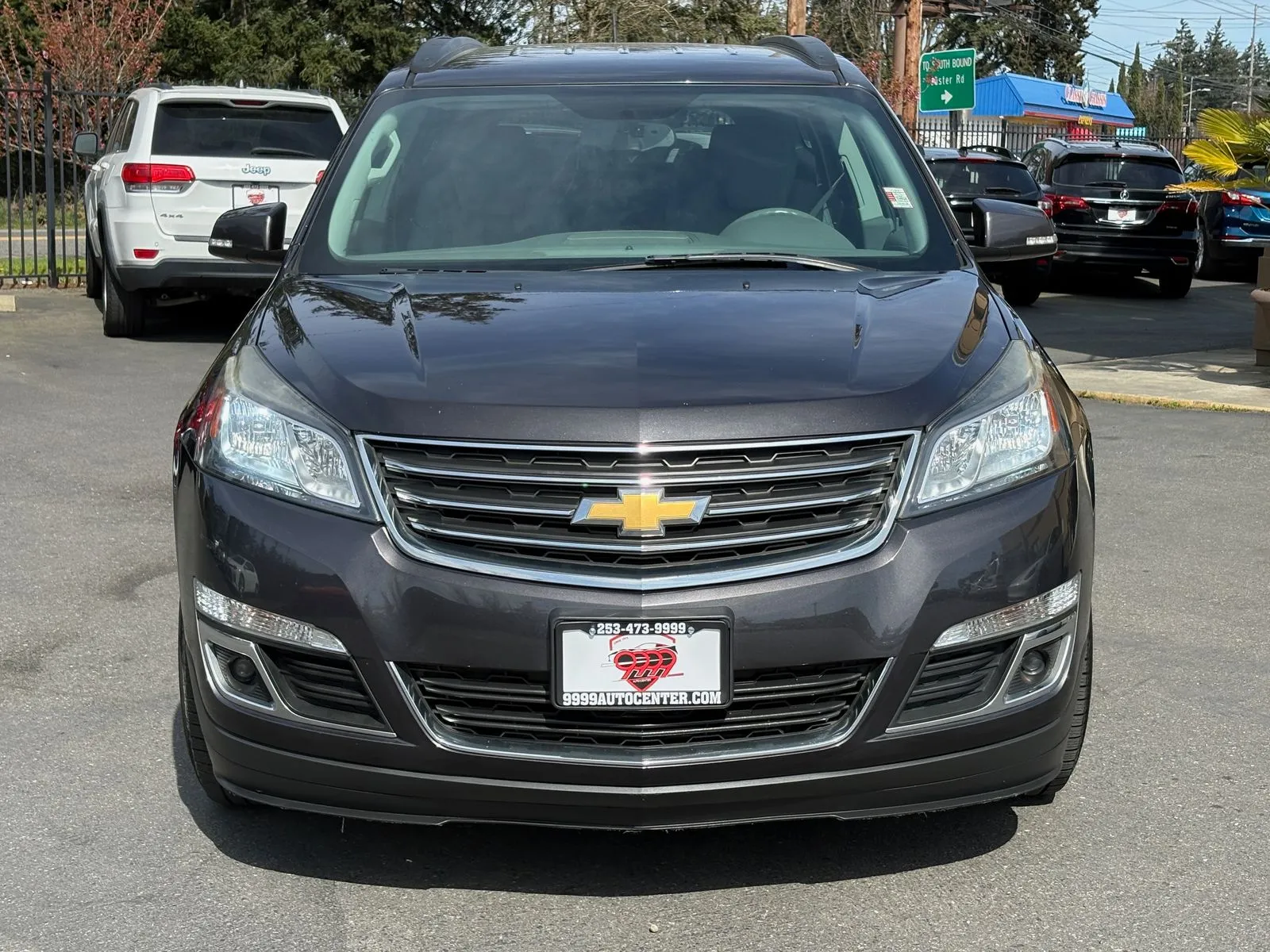 Chevrolet Traverse photo 2