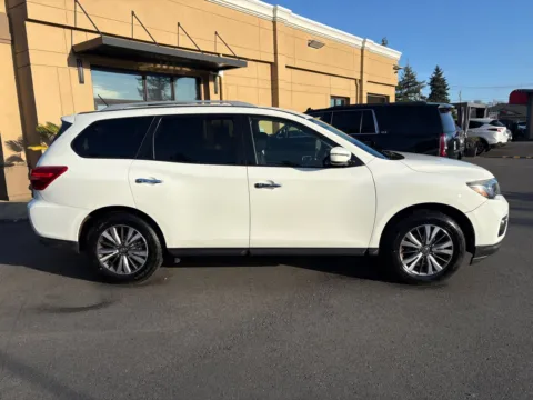 More photos of 2018 Nissan Pathfinder SV at 9999 Auto Center, WA