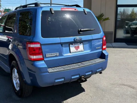 More photos of 2009 Ford Escape XLT at 9999 Auto Center, WA