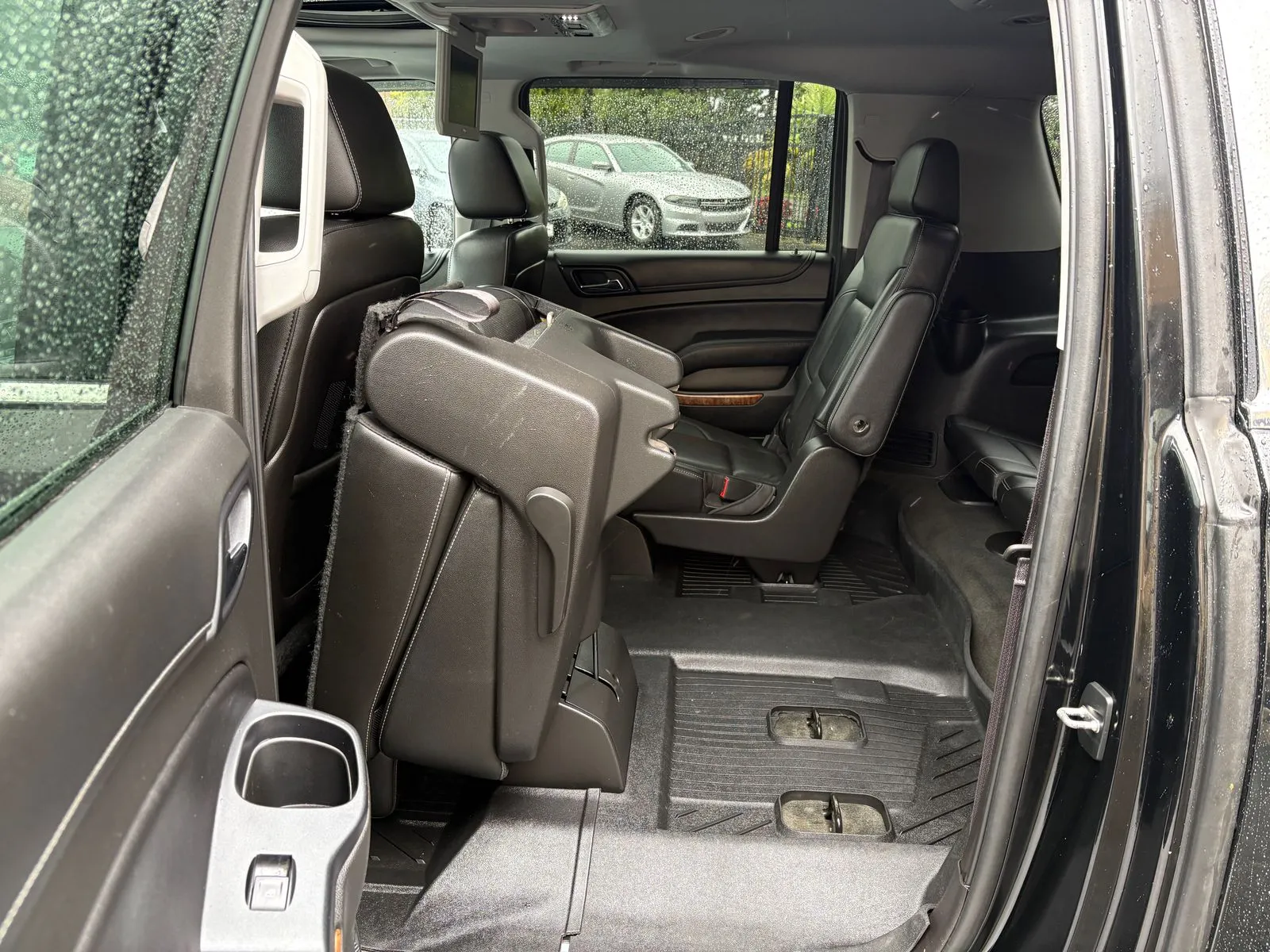 Chevrolet Suburban photo 23